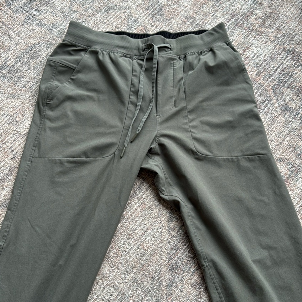 Muted green men’s large ABC Lululemon jogger